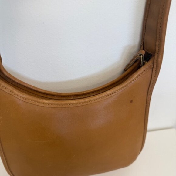 COACH VINTAGE BAG #9020 YELLOW COLOR pre own - Picture 3 of 8